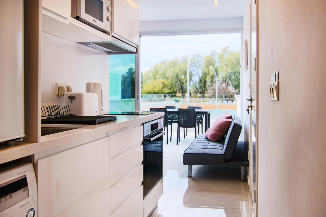 Апартаменты Phaedrus Living - Seaside Luxury Flat Harbour 104 Пафос Экстерьер фото